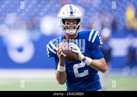 Indianapolis, Indiana, Stati Uniti. 02nd Ott 2022. Indianapolis Colts quarto indietro Matt Ryan (2) durante la pre-partita di gioco di calcio NFL azione tra i Tennessee Titans e gli Indianapolis Colts al Lucas Oil Stadium di Indianapolis, Indiana. John Mersits/CSM/Alamy Live News Foto Stock