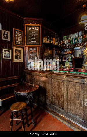 La piu' piccola Public House di Blue Bell York con l'unico decor edwardiano originale di grado II nella citta' di York , Inghilterra . Foto Stock