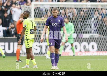 Jan Vertonghen di Anderlecht, durante una partita di calcio tra il RSCA Anderlecht e lo Sporting Charleroi, domenica 02 ottobre 2022 ad Anderlecht, il 10° giorno della prima divisione del campionato belga della 'Jupiler Pro League' del 2022-2023. FOTO DI BELGA BRUNO FAHY Foto Stock