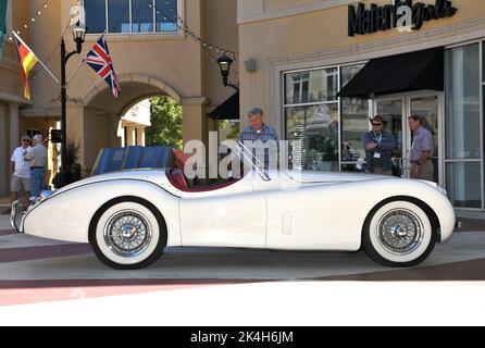 Jaguar XK120 se Roadster bianco 1954 inglese. Foto Stock