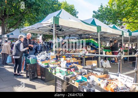 Witney Farmers' Market, Market Square, Witney, Oxfordshire, Inghilterra, Regno Unito Foto Stock