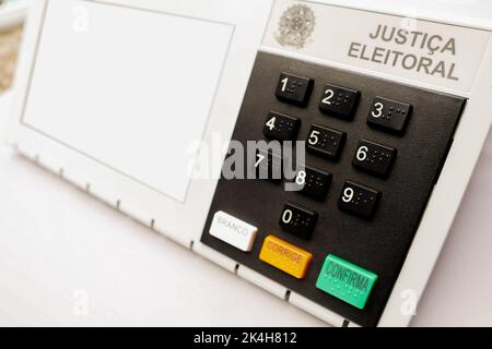 Brasile. 01st Ott 2022. In questa foto, il urn-box elettronico (casella di voto), il dispositivo di voto digitale del Brasile è progettato dalla Giustizia elettorale e utilizzato durante le elezioni. (Foto di Rafael Henrique/SOPA Images/Sipa USA) Credit: Sipa USA/Alamy Live News Foto Stock