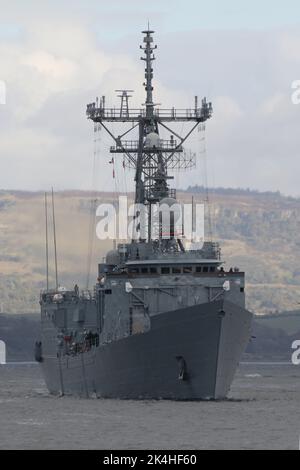 Il generale dell'ORP Tadeusz Kosciuszko (273), una fregata di classe Perry di Oliver Hazard gestita dalla Marina Polacca, passando Greenock sul Firth of Clyde, mentre parte per partecipare all'esercizio del Guerriero congiunto 22-2. La nave in precedenza serviva con la Marina degli Stati Uniti come USS Wadsworth (FFG-9) fino al 2002, quando, al momento dello smantellamento, fu immediatamente trasferita alla Marina Polacca. Foto Stock