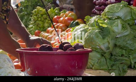 Higüey, la Altagracia, 27 maggio 2017: Ortaggi in mostra in un mercato Foto Stock