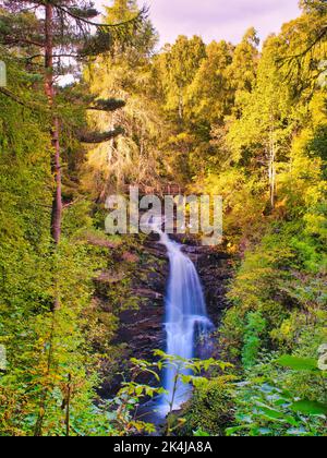 La caduta superiore di Moness, gli uccelli di Aberfeldy, Perthshire, Scozia. Ispirazione per la canzone Robert Burns 'The Birks of Aberfeldy' Foto Stock