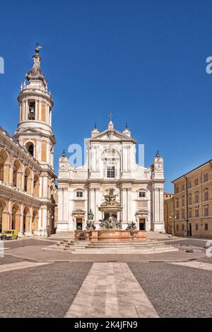 Loreto, Italia - 1st 2022 agosto: Piazza della Madonna. Popolare luogo di pellegrinaggio cattolico in Italia. Foto Stock