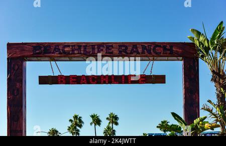 Redondo Beach, California 17 settembre 2022 - il cartello d'ingresso al BeachLife Ranch, Credit - Ken Howard/Alamy Foto Stock