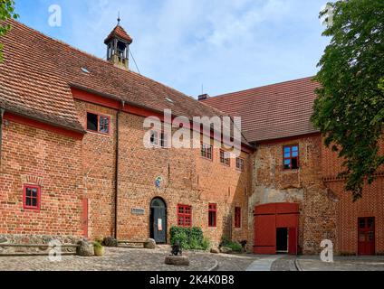 Il vecchio castello di Penzlin, conosciuto anche come castello di Maltzan, Penzlin, Meclemburgo-Pomerania occidentale, Germania. Foto Stock
