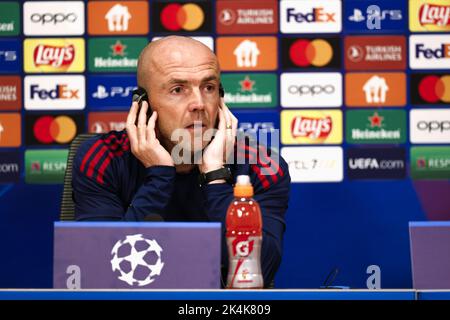Amsterdam, 2022-10-03, 2022-10-03 13:04:19:00 AMSTERDAM - allenatore di Ajax Alfred Schreuder durante la conferenza stampa precedente alla partita di Champions League tra Ajax Amsterdam e SSC Napoli presso la Johan Cruijff Arena il 3 ottobre 2022 ad Amsterdam, Paesi Bassi. ANP MAURICE VAN STEEN netherlands out - belgium out Credit: ANP/Alamy Live News Foto Stock