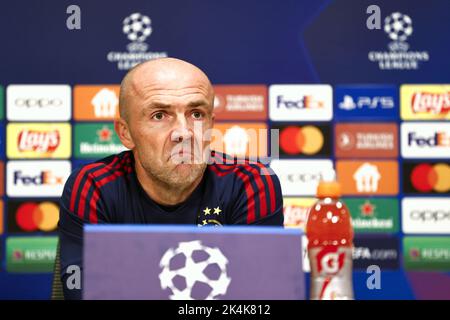 Amsterdam, 2022-10-03, 2022-10-03 12:56:26:00 AMSTERDAM - allenatore di Ajax Alfred Schreuder durante la conferenza stampa precedente alla partita di Champions League tra Ajax Amsterdam e SSC Napoli presso la Johan Cruijff Arena il 3 ottobre 2022 ad Amsterdam, Paesi Bassi. ANP MAURICE VAN STEEN netherlands out - belgium out Credit: ANP/Alamy Live News Foto Stock