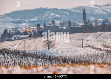 Villaggio panoramico invernale di Castelvetro di Modena, Emilia Romagna, Italia Foto Stock