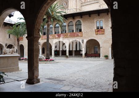 Almudaina cortile principale, il patio de Armas Foto Stock