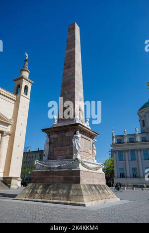 Obelisco di marmo all'Alter Markt di Potsdam Foto Stock