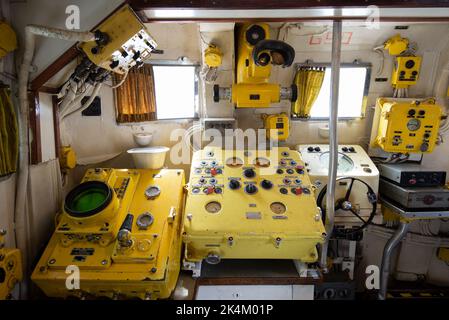Ponte del capitano di una vecchia nave da guerra - Polonia Foto Stock