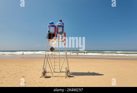 Spiaggia di Mimizan con bagnino, Francia. Foto Stock