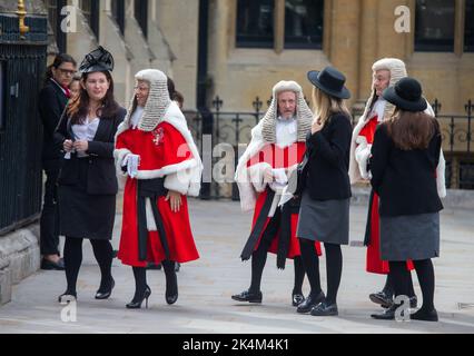 Londra, Inghilterra, Regno Unito. 3rd Ott 2022. I giudici sono visti fuori dall'Abbazia di Westminster prima della cerimonia di apertura dell'anno legale in Inghilterra e Galles. (Credit Image: © Tayfun Salci/ZUMA Press Wire) Foto Stock