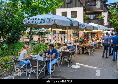 Café am Trödelmarkt nel centro storico (Altstadt), Norimberga, Baviera, Germania Foto Stock