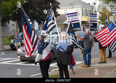 L'AMERICA SOSTIENE IL BLU - I PATRIOTI Uniti DI CAPO STANDOUT. Hyannis, Massachusetts su Cape Cod Foto Stock