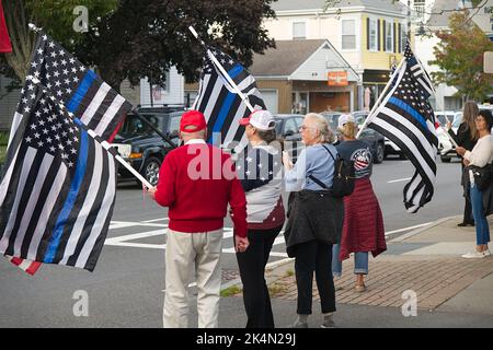 L'AMERICA SOSTIENE IL BLU - I PATRIOTI Uniti DI CAPO STANDOUT. Hyannis, Massachusetts su Cape Cod Foto Stock