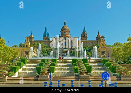 Palazzo Nazionale di Montjuic e fontane a Barcellona, Spagna. Foto Stock