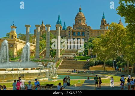 Palazzo Nazionale di Montjuic e fontane a Barcellona, Spagna. Foto Stock