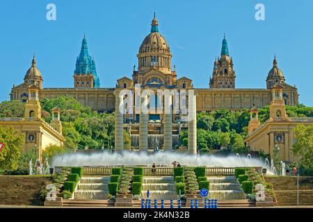 Palazzo Nazionale di Montjuic e fontane a Barcellona, Spagna. Foto Stock