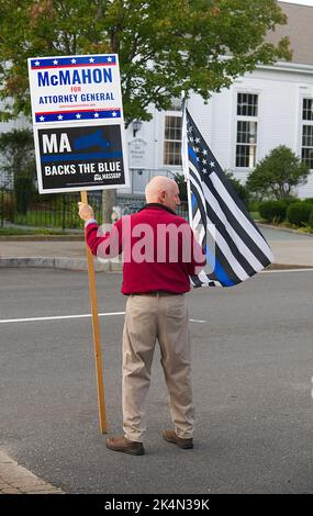 L'AMERICA SOSTIENE IL BLU - I PATRIOTI Uniti DI CAPO STANDOUT. Hyannis, Massachusetts su Cape Cod Foto Stock