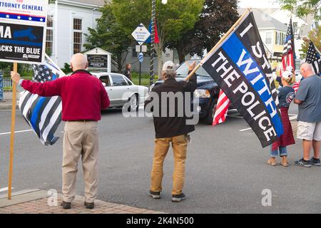 L'AMERICA SOSTIENE IL BLU - I PATRIOTI Uniti DI CAPO STANDOUT. Hyannis, Massachusetts su Cape Cod Foto Stock