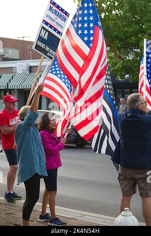 L'AMERICA SOSTIENE IL BLU - I PATRIOTI Uniti DI CAPO STANDOUT. Hyannis, Massachusetts su Cape Cod Foto Stock