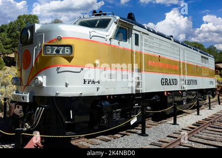 La locomotiva diesel EMD F-40PH della Grand Canyon Railway presso la stazione del Grand Canyon in Arizona Foto Stock
