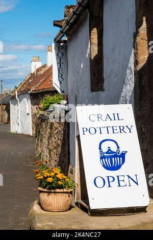 Segui le indicazioni per Crail Pottery a Crail nella zona est di Neuk of Fife, Scozia. Foto Stock