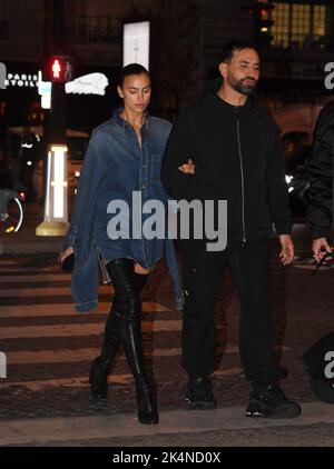 Parigi, Francia. 03rd Ott 2022. Irina Shayk ha visto uscire dal Kanye West Paris Fashion Week Show il 03 2022 ottobre a Parigi, in Francia. (Sipa Press) Credit: Sipa USA/Alamy Live News Foto Stock