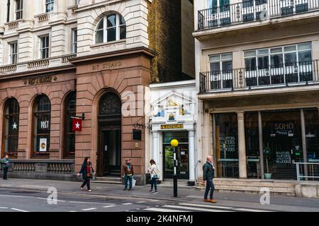 LONDRA , UK - 22.04.2022: Negozio di gemellaggio e Museo sullo Strand nel centro di Londra. Il negozio fu originariamente fondato come sala da tè nel 1706. Foto di alta qualità Foto Stock