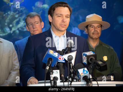 Il governatore della Florida Ron DeSantis ha parlato in una conferenza stampa tenutasi il 30 gennaio 2020 al Frost Science Museum di Miami, in Florida, sottolineando un'iniziativa per proteggere le barriere coralline. (USA) Foto Stock