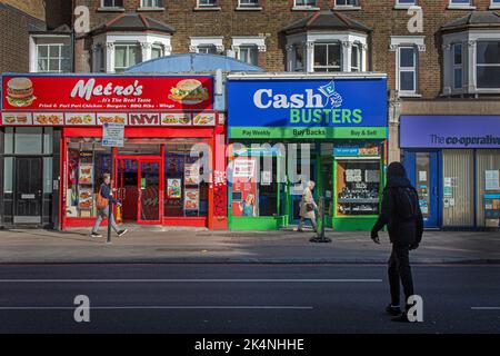 Londra, Regno Unito. Settembre 29 2022 .Cash Busters Pawn negozio in Lewisham High Street , Londra , Inghilterra . Foto Stock