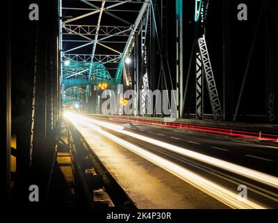 Toruń, Polonia - 6 agosto 2018: Immagini notturne del ponte Vistola Foto Stock