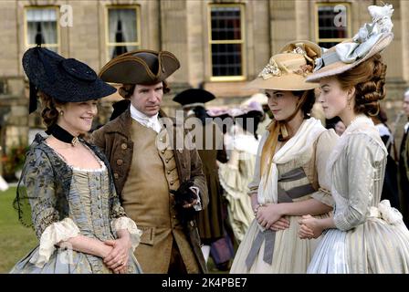 CHARLOTTE RAMPLING, Ralph Fiennes, HAYLEY ATWELL, Keira Knightley, la Duchessa, 2008 Foto Stock