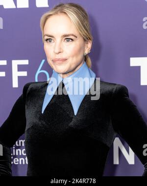 New York, NY - 3 ottobre 2022: Nina Hoss vestito da Christian Siriano partecipa in anteprima al film Tar durante il 60th New Yokr Film Festival ad Alice Tully Hall Foto Stock