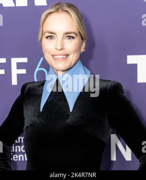 New York, Stati Uniti. 03rd Ott 2022. Nina Hoss vestito da Christian Siriano partecipa alla prima edizione del film Tar durante il New Yokr Film Festival 60th presso la Alice Tully Hall di New York il 3 ottobre 2022. (Foto di Lev Radin/Sipa USA) Credit: Sipa USA/Alamy Live News Foto Stock