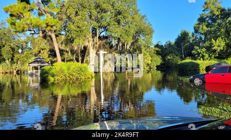 Orlando, 1 2022 ottobre - il quartiere delle acque di pompaggio alluvioni da parte dell'uragano Ian Central Florida Floods Foto Stock