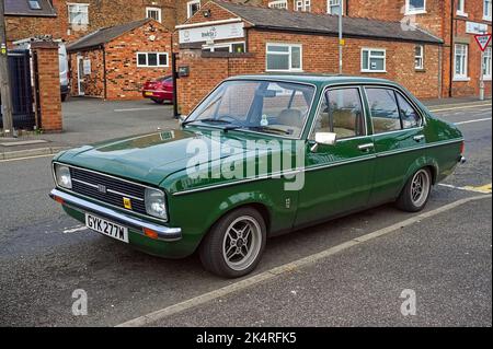 Ford Escort Ghia vintage MK 2 parcheggiata in strada a Boston nel Lincolnshire Foto Stock