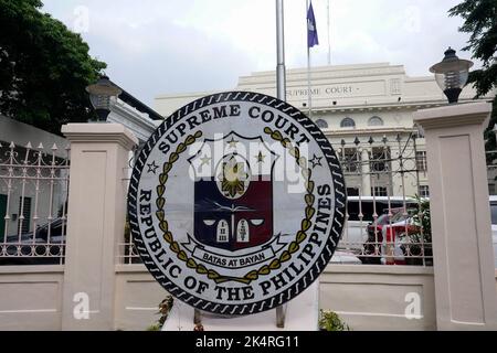 Manila City, NCR, Filippine. 3rd Ott 2022. La Corte Suprema delle Filippine lo mostra enorme sigillo fuori dalle sue porte a Manila City. (Credit Image: © George Buid/ZUMA Press Wire) Foto Stock