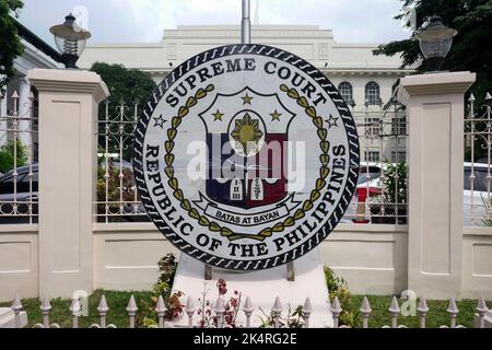 Manila City, NCR, Filippine. 3rd Ott 2022. La Corte Suprema delle Filippine lo mostra enorme sigillo fuori dalle sue porte a Manila City. (Credit Image: © George Buid/ZUMA Press Wire) Foto Stock