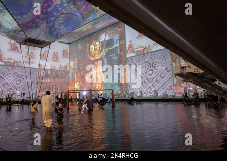 Dubai, Emirati Arabi Uniti - 30 novembre 2021: Mostra EXPO 2020. Oggetti d'arte architettonica insoliti, padiglioni e mostre Foto Stock