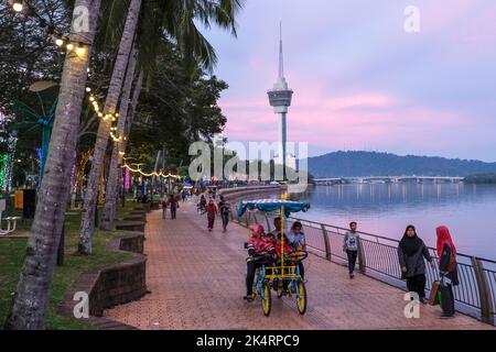 Kuantan, Malesia - 2022 settembre: Viste della torre Kuantan 188, precedentemente conosciuta come Menara Teruntum il 24 settembre 2022 a Kuantan, Malesia. Foto Stock