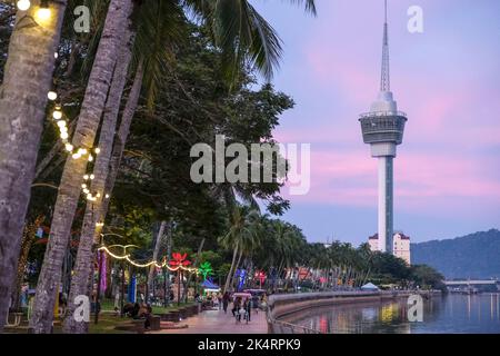 Kuantan, Malesia - 2022 settembre: Viste della torre Kuantan 188, precedentemente conosciuta come Menara Teruntum il 24 settembre 2022 a Kuantan, Malesia. Foto Stock