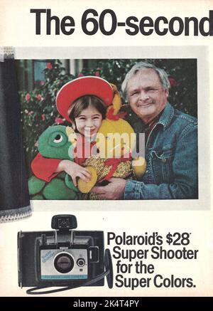 Polaroid fotocamera Polaroid Super sparatutto vintage carta pubblicità rivista annuncio di Polaroid Instant camera Foto Stock