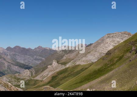 valle nei pirenei spagnoli al confine con la francia Foto Stock