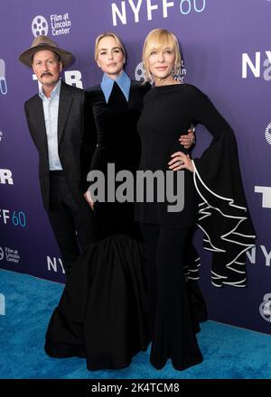 New York, Stati Uniti. 03rd Ott 2022. Todd Field, Nina Hoss e Cate Blanchett partecipano alla prima edizione del film Tar durante il 60th New Yokr Film Festival presso Alice Tully Hall (Foto di Lev Radin/Pacific Press) Credit: Pacific Press Media Production Corp./Alamy Live News Foto Stock