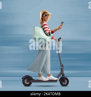 Donna distratta che guida uno scooter elettrico veloce e chiacchiera con il suo smartphone Foto Stock